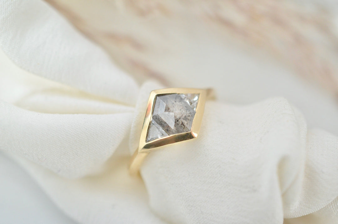Rhombus Illusion Diamond Ring