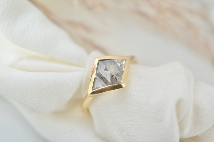 Rhombus Illusion Diamond Ring